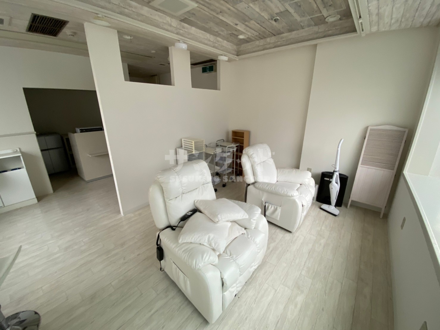 photo1
