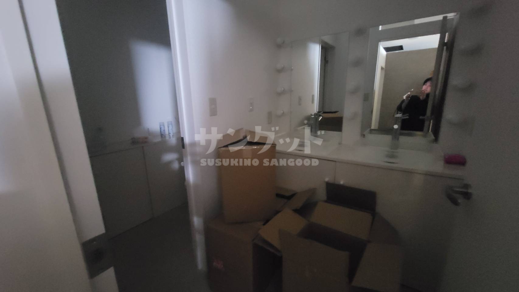 photo1